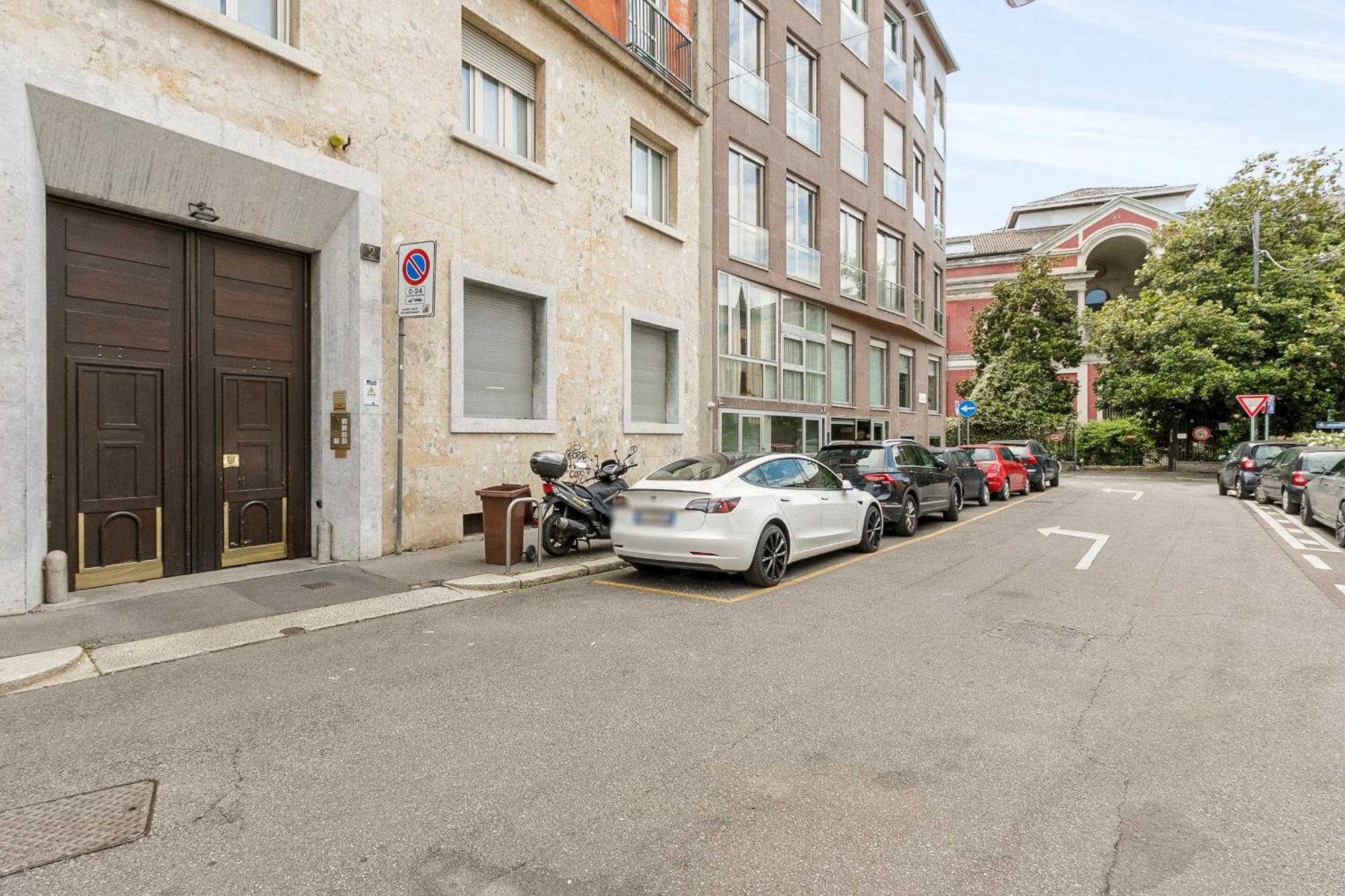 Duomo - Elegant & Design 1 Bdr By Rentopolis Milan